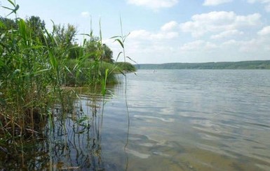 В Киеве в озере утонул мужчина