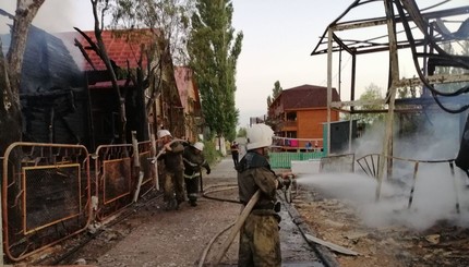 Пожар на базах отдыха в Затоке 20.07.2020