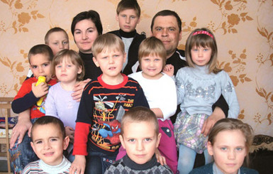 В Одессе семья усыновила семерых детей – родных братьев и сестер