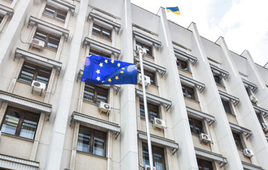 В Одессе знамя ЕС потеснило Государственный флаг Украины 