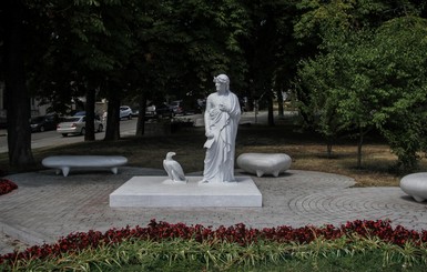 Памятник Данте на Владимирской горке уже поставили, но официально 