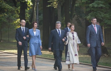 Марина Порошенко прошлась по Киеву в старинной вышиванке