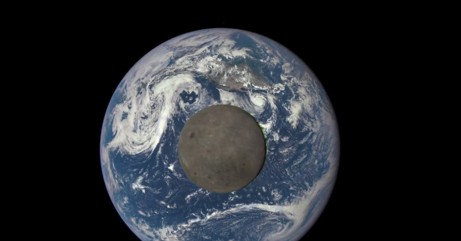 NASA показало редкие снимки обратной стороны Луны