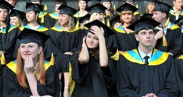 Украина попала в пятерку стран, где выпусники вузов работают не по специальности