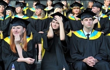 Украина попала в пятерку стран, где выпусники вузов работают не по специальности