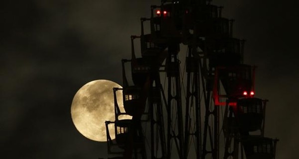 В выходные украинцы увидят в небе гигантскую Луну