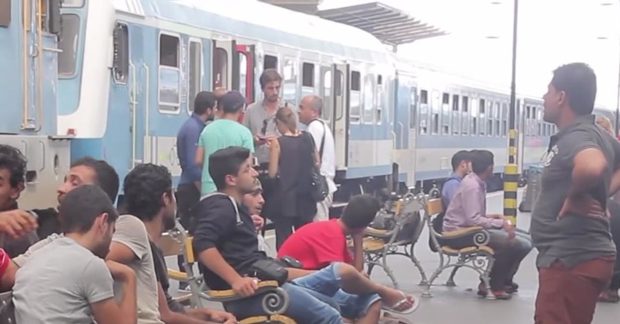 Мигранты на поездах прорвались в Германию