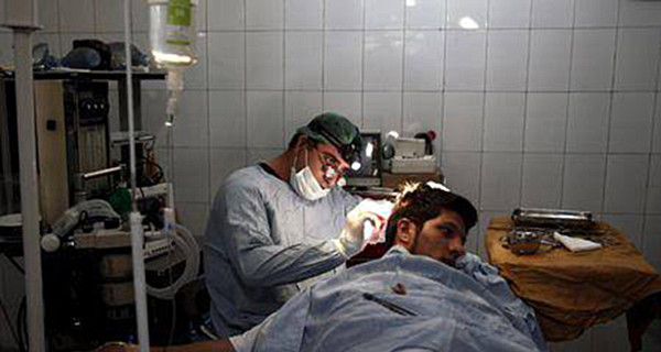 В Афганистане хирург - 