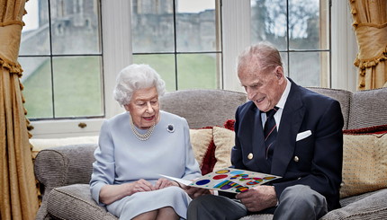Королева Елизавета II и принц Филипп отмечают 73-ю годовщину свадьбы
