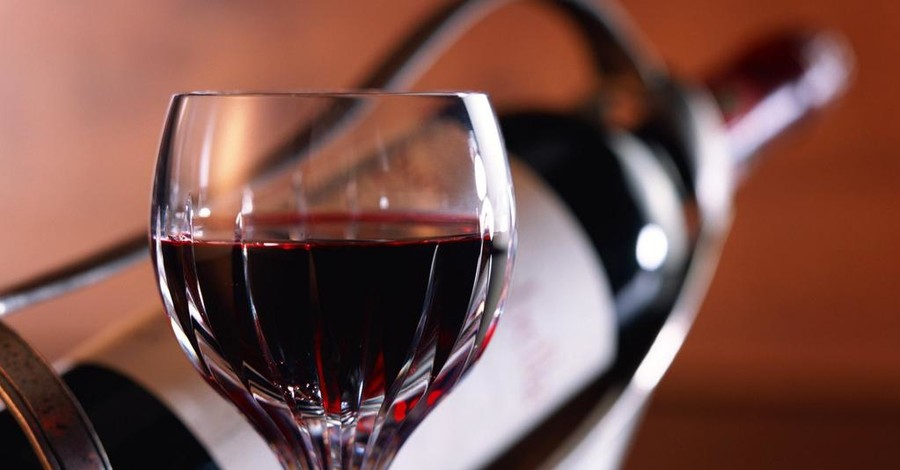 Штопор в руки: в Киеве побьют мировой рекорд по открытию винных бутылок