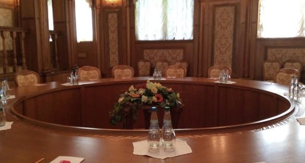 В Минске начались закрытые переговоры по выборам в 