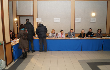 На избирательном участке в Ильичевске боец АТО спас жизнь эпилептику