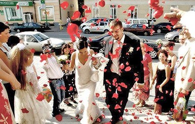 Во Львове за три месяца через Интернет поженилась только одна пара