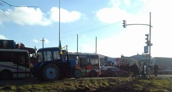 На Львовщине фермеры перекрыли международную трассу Киев-Чоп