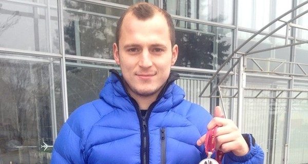Роман Зозуля в новогоднюю ночь продал свою медаль за 210 тысяч гривен