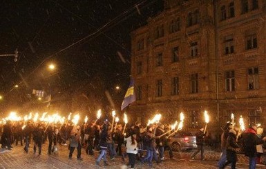 Во Львове день рождения Бандеры отпраздновали маршем с факелами