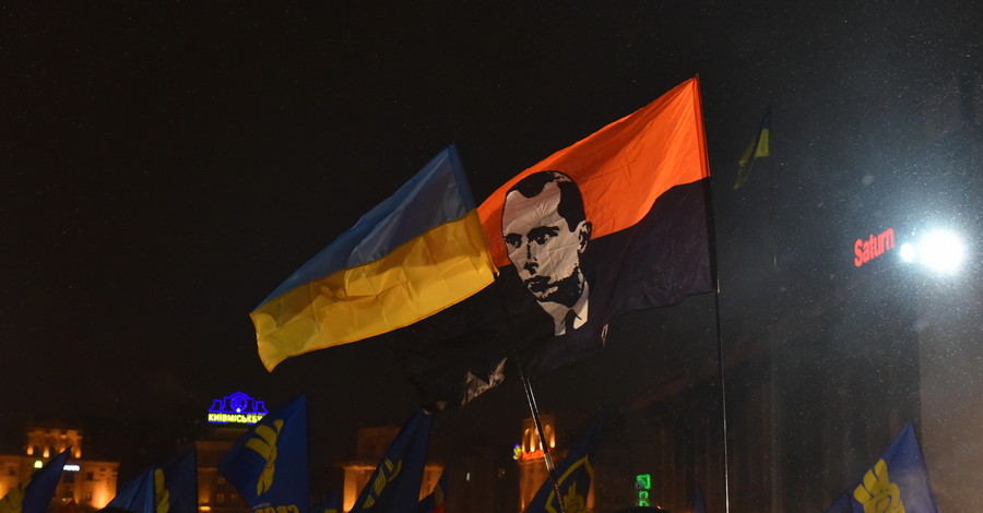 Как в Киеве факельное шествие проходило
