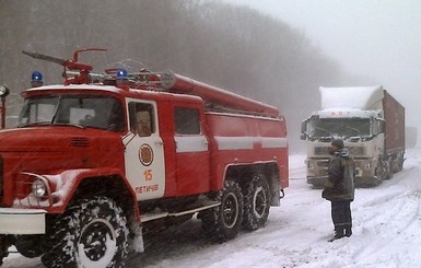 В Днепропетровске открыли дороги для грузовиков