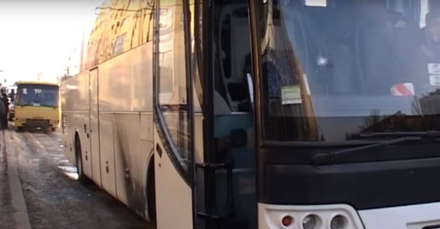 Подробности взрыва в Киеве: неизвестные подорвали автобус со спящим внутри водителем