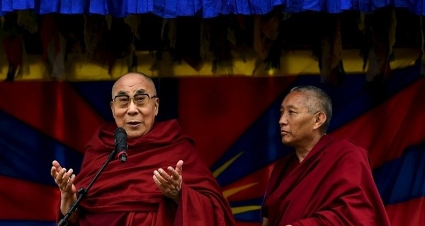 Далай-лама госпитализирован в США