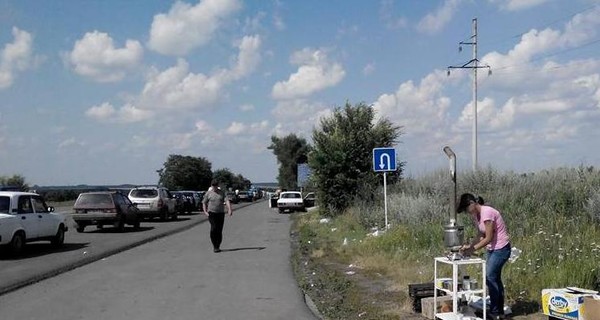 Год пропускному режиму в Донбассе: очереди не меньше, проезд - дороже
