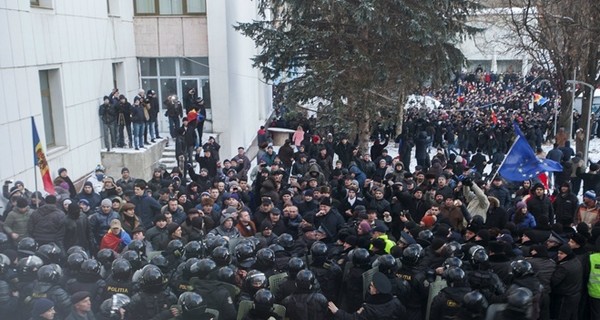 Из-за протестов в Кишиневе мобилизовали все подразделения МВД