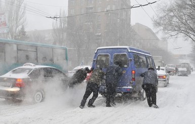Гидрометцентр объявил на понедельник, 25 января, штормовое предупреждение в Украине