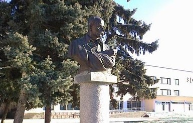 В Запорожской области снесли памятник Тарасу Шевченко