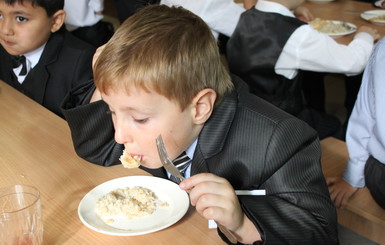 В одном из районов Днепропетровска из-за еды закрыли все школы
