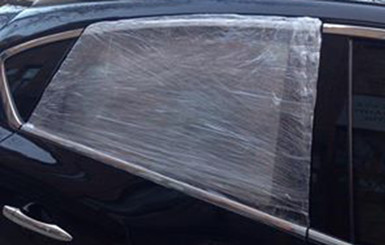 В Запорожье вандалы повредили машину  депутата