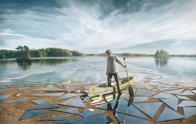 Художник-сюрреалист создал озеро из зеркала