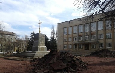 В Кривом Роге под памятником Ленина обнаружили церковь