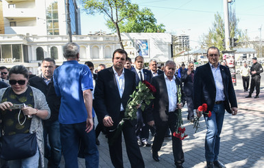 Экс-губернатор и нардеп от ОБ Николай Скорик первым из политиков почтил память погибших в Одессе