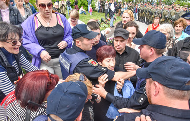 В Одессе полиция предотвратила драку возле Вечного огня