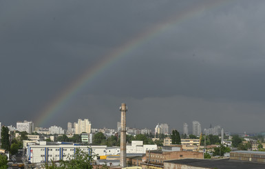 Киевляне сфотографировали радугу с разных ракурсов 