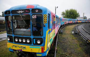 Испанский художник превратил киевский поезд в произведение искусства