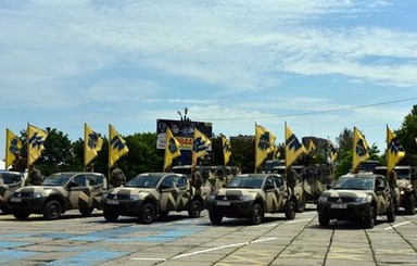 В Мариуполе в честь годовщины освобождения провели военный парад