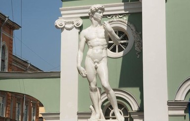 В Питере приоденут статую Давида из-за жалобы горожанки