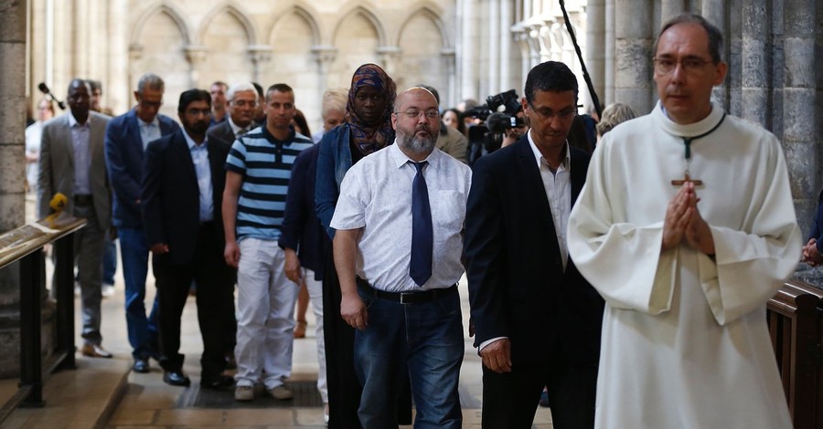 Во Франции мусульмане помолились вместе с католиками