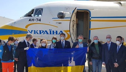 В Италию прилетели 20 украинских медиков
