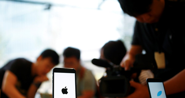 СМИ: Apple обвинили в ущемлении прав женщин 