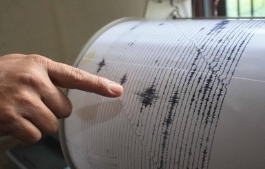 Люди выкладывают в соцсети видео ночного землетресения и рассказывают о своих страхах 