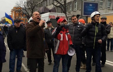 Депутаты показали, как они отстаивали Евромайдан