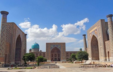 Узбекистан отменил визы для туристов, которым исполнилось 55 лет