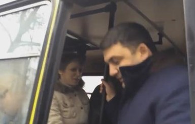В Тернополе Гройсман зашел в забитую маршрутку порассуждать о транспорте 