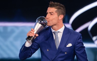 Криштиану Роналду - лучший игрок года по версии ФИФА