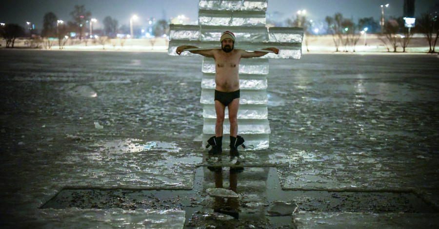 Как в Киеве прошли крещенские купания: фоторепортаж
