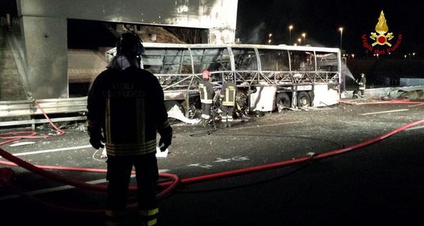 В  Италии 16 детей погибли, оказавшись заблокированными в горящем автобусе