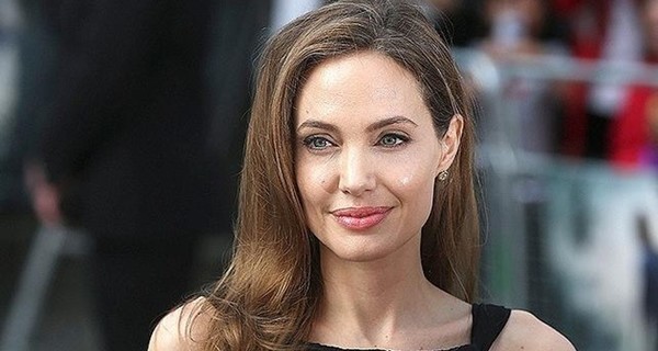 Обнаженная Анджелина Джоли стала рекламным лицом нового аромата