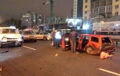 Массовая авария в Киеве: столкнулись сразу семь автомобилей